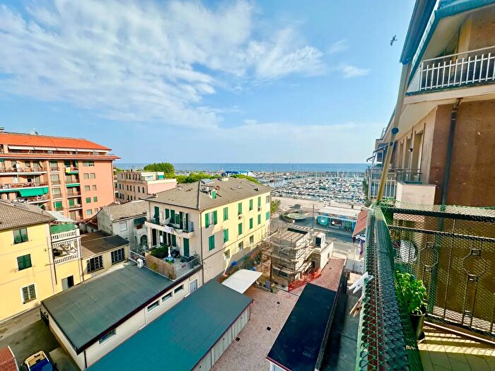 Appartamento con 5 locali in vendita in Corso Cristoforo Colombo, Chiavari