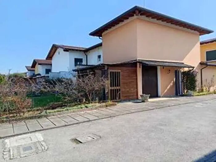 Casa con 7 locali in vendita in Via a Volta, Brugnera