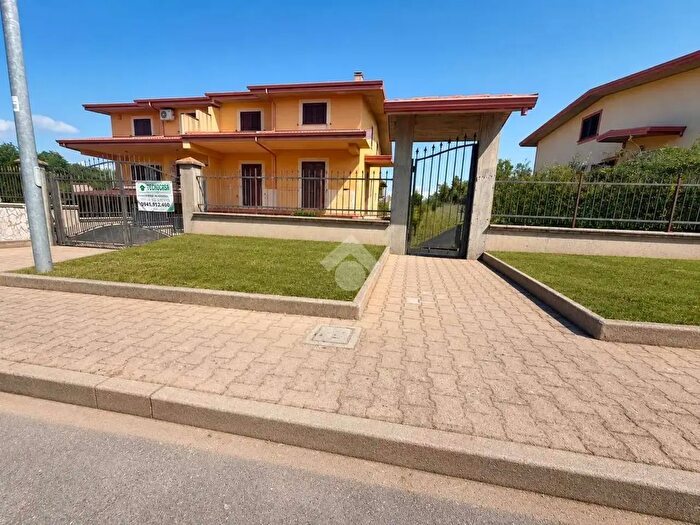 Casa quadrilocale in vendita in Contrada Pezza La Rosa, Luzzi