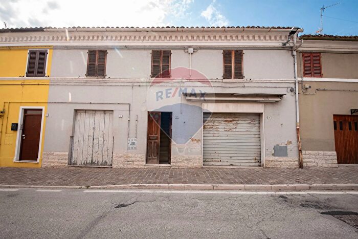 Casa con 9 locali in vendita in Via Piave, Santa Maria Nuova