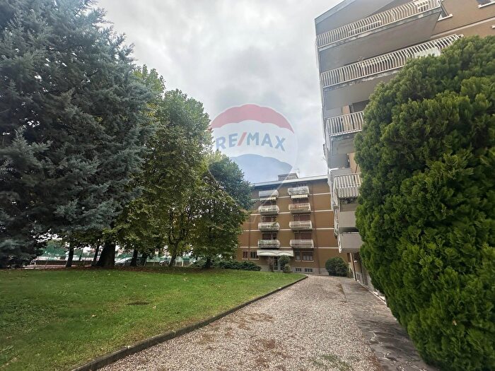 Appartamento trilocale in vendita in Via De Gasperi, Villa Cortese