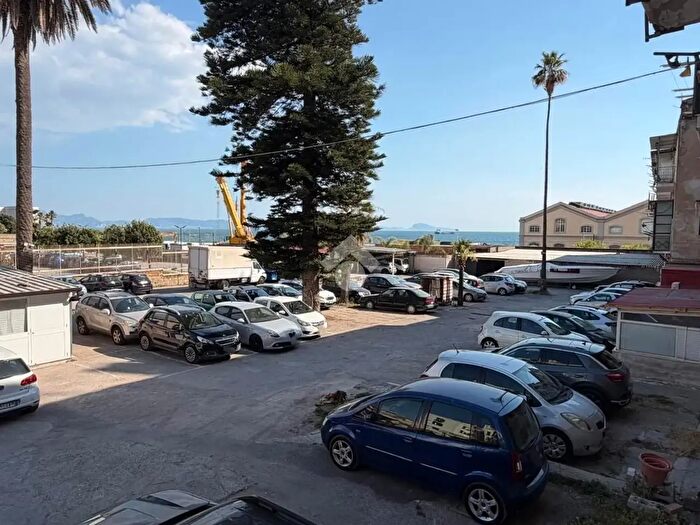 Appartamento trilocale in affitto in Via Pietrarsa, Portici