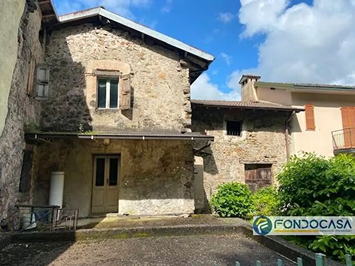 Appartamento trilocale in vendita in Via Roma Snc, Zogno