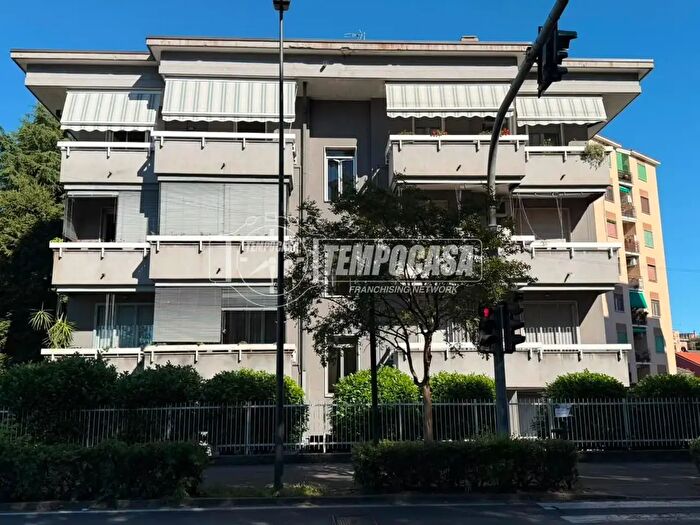 Appartamento trilocale in vendita in Via Fratelli Perego, Cologno Monzese