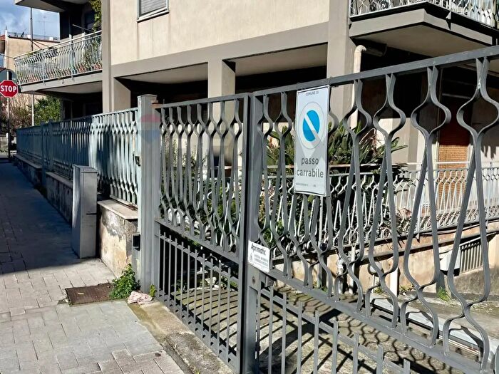 Appartamento quadrilocale in vendita in Via Giuseppe La Farina, Fiumefreddo Di Sicilia