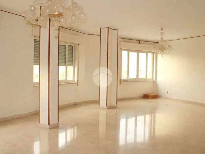 Appartamento con 6 locali in affitto in Viale della Regione Siciliana, Palermo