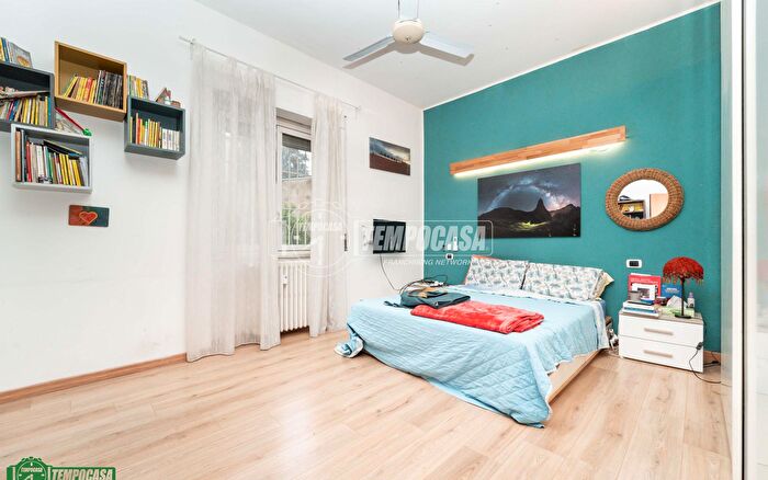 Appartamento trilocale in vendita in Via Francesco Cavezzali, Milano