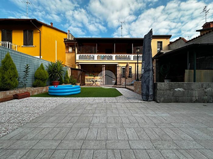 Appartamento trilocale in vendita in Via Gotifredo da Bussero, Bussero