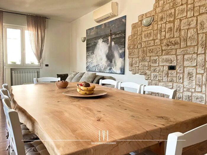 Appartamento quadrilocale in vendita in Via Antoniotto Usodimare, Venezia