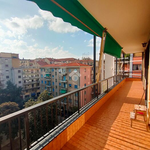 Appartamento quadrilocale in vendita in Via Ugo Foscolo, Savona