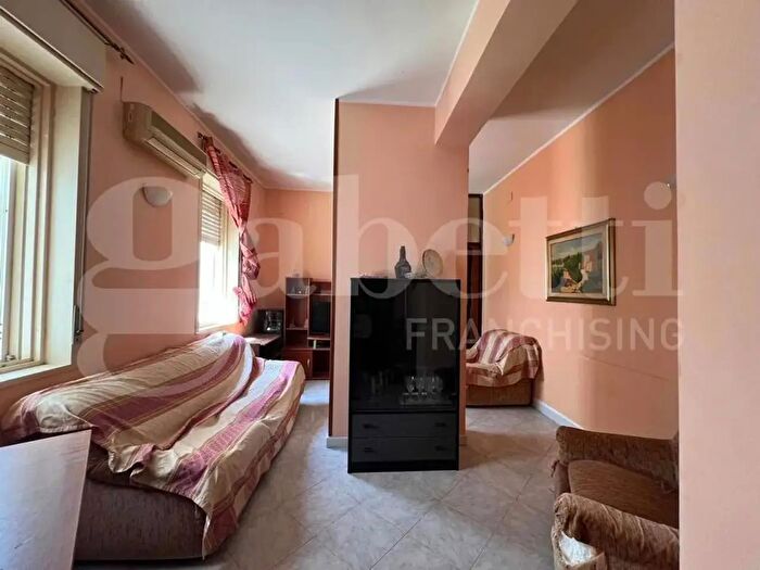 Appartamento trilocale in vendita in Via Grottasanta, Siracusa