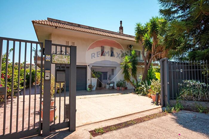 Casa con 9 locali in vendita in Via dei Gladioli, Taormina