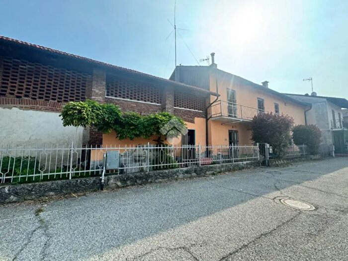 Casa con 5 locali in vendita in Strada della Valle, Lombriasco