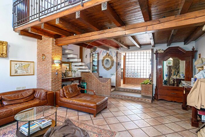 Casa con 6 locali in vendita in Via Umberto, San Gregorio Di Catania