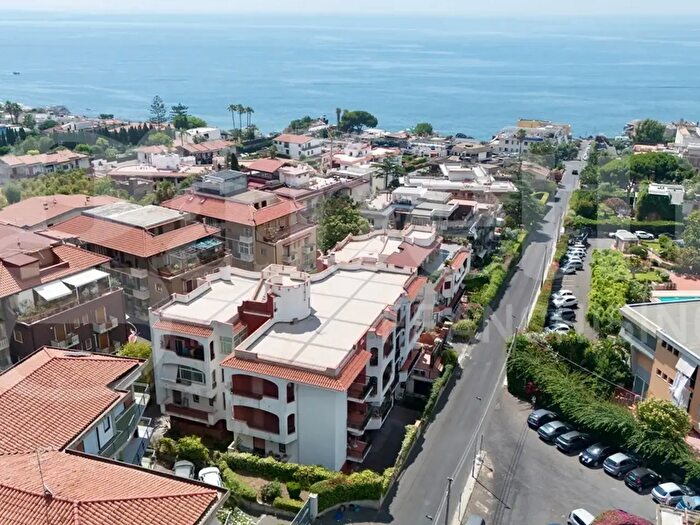Appartamento con 6 locali in vendita in Via Mollica, Aci Castello