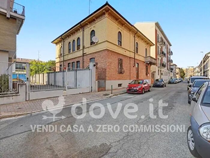 Appartamento con 6 locali in vendita in Via Confienza, Vercelli