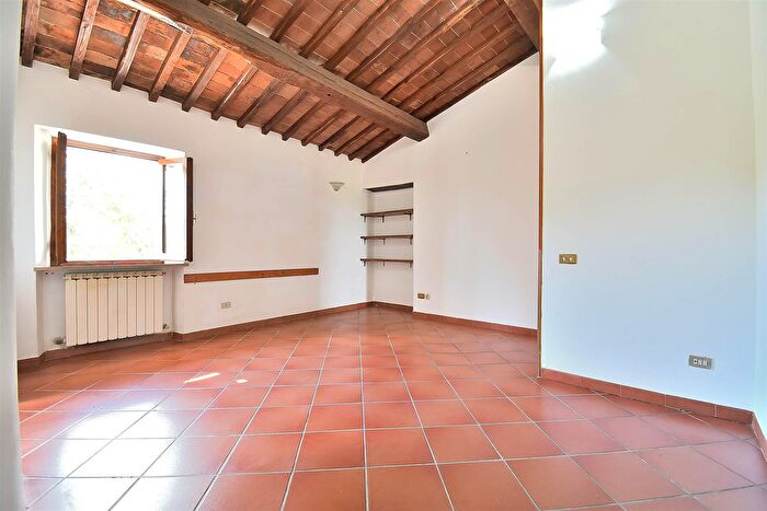 Appartamento con 7 locali in vendita in Strada di Montechiaro, Siena