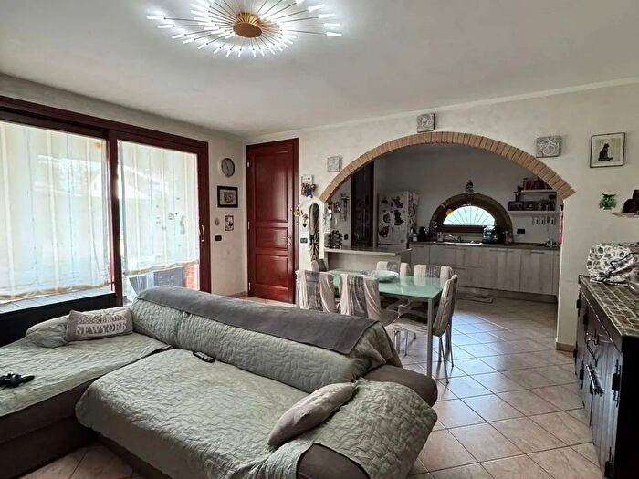 Casa quadrilocale in vendita in Borgo Virgilio