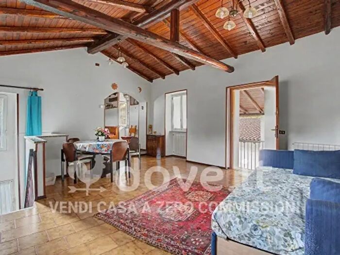 Appartamento trilocale in vendita in Via Pretorio, Cuvio