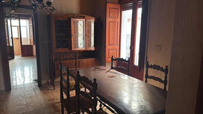 Casa con 6 locali in vendita in Via Consolazione, Aci Catena