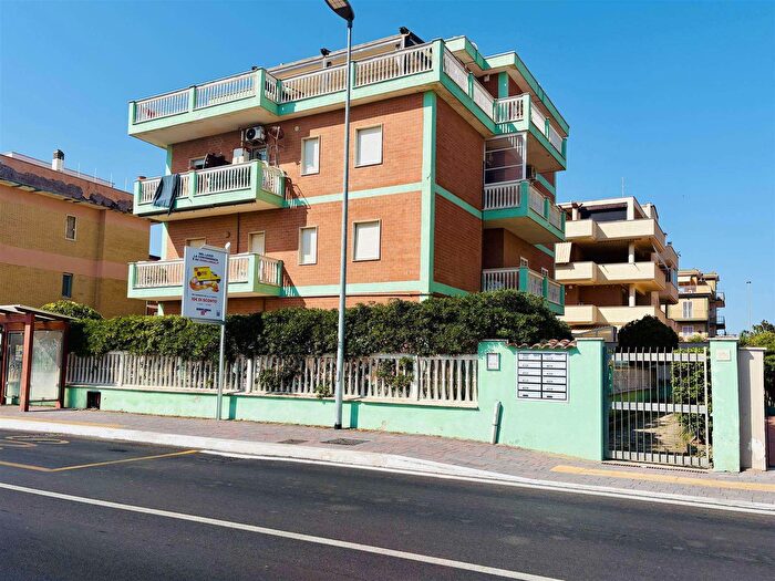 Appartamento bilocale in vendita in Lungomare delle Sirene, Pomezia