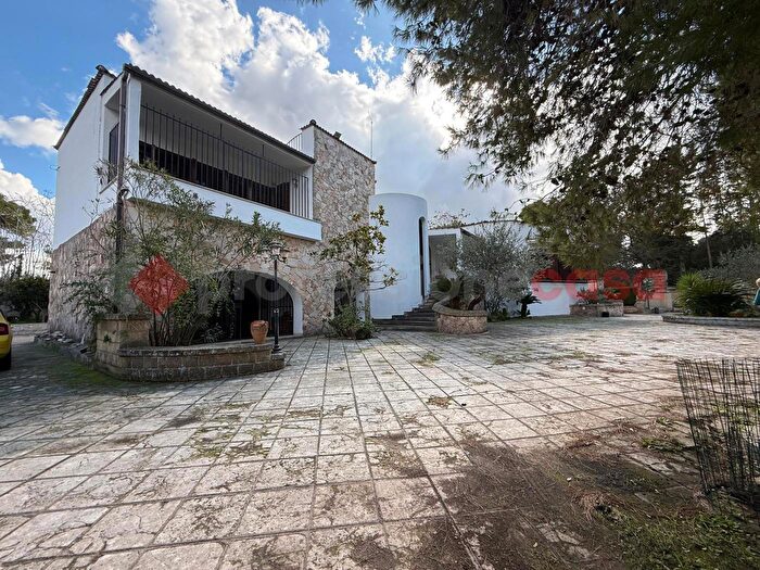 Casa con 10 locali in vendita in Sp, Manduria