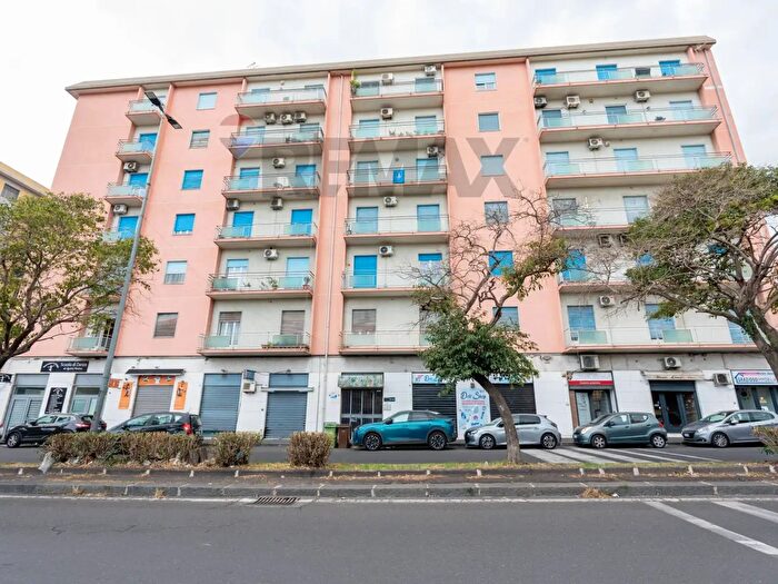 Appartamento con 7 locali in vendita in Via Sabato Martelli Castaldi, Catania