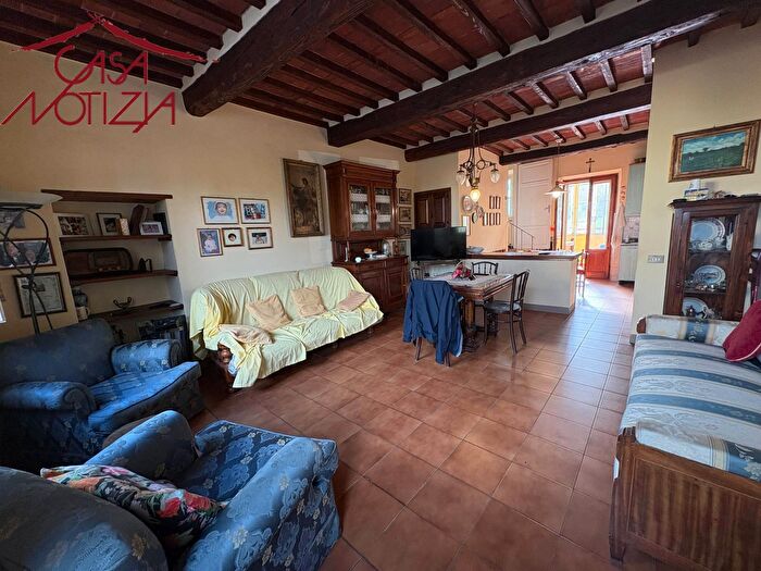 Casa con 5 locali in vendita in Via di Vorno, Capannori