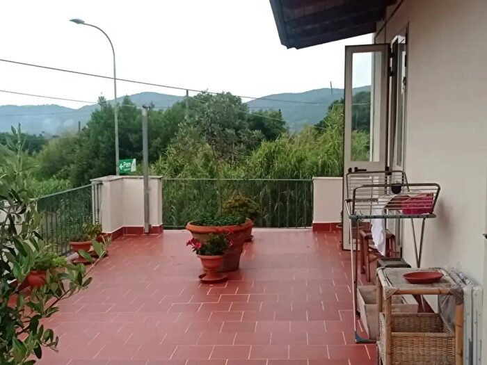 Casa con 12 locali in vendita in Fosdinovo