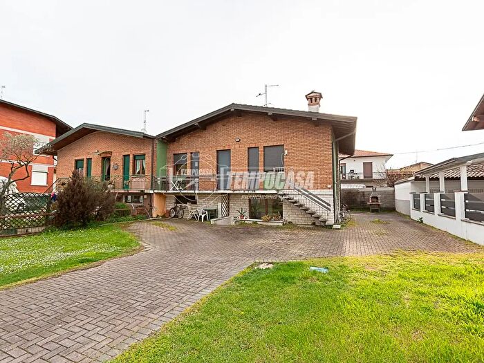 Casa quadrilocale in vendita in Caravaggio