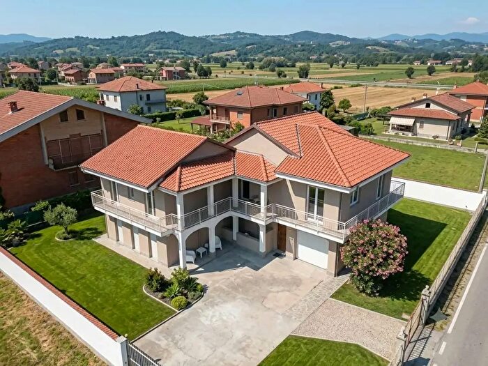 Appartamento con 5 locali in vendita in Via Stura, Cirie'
