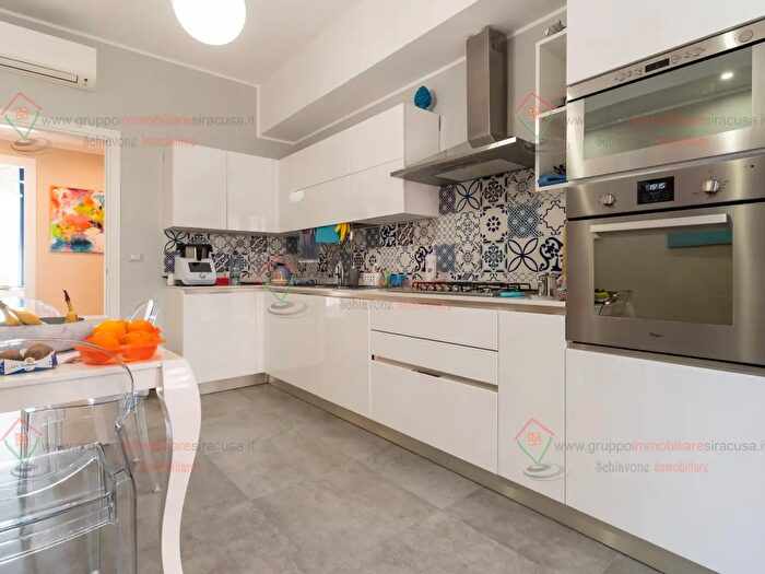 Appartamento con 5 locali in vendita in Siracusa