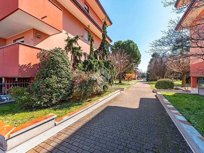 Appartamento trilocale in vendita in Via Volta, Rescaldina