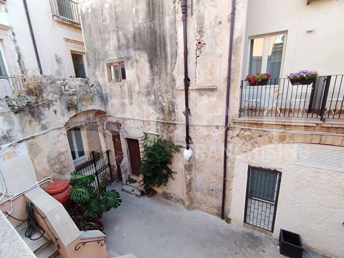 Appartamento trilocale in affitto in Ortigia, Siracusa
