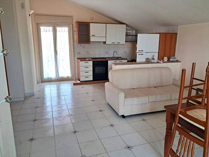 Appartamento trilocale in affitto in Contrada Gelsari, Agnone, Augusta