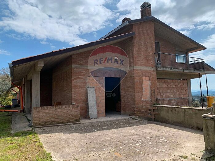 Appartamento con 5 locali in vendita in Perugia