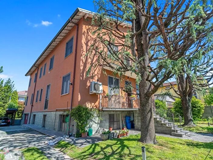 Appartamento quadrilocale in vendita in Via Prealpi, Garbagnate Milanese