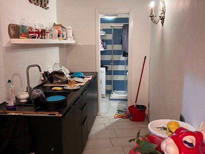 Appartamento bilocale in affitto in Vico Monteroduni, Chiaia, Napoli