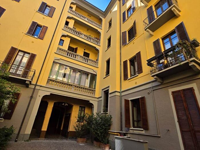 Appartamento trilocale in affitto in Via Ciro Menotti, Indipendenza, Milano