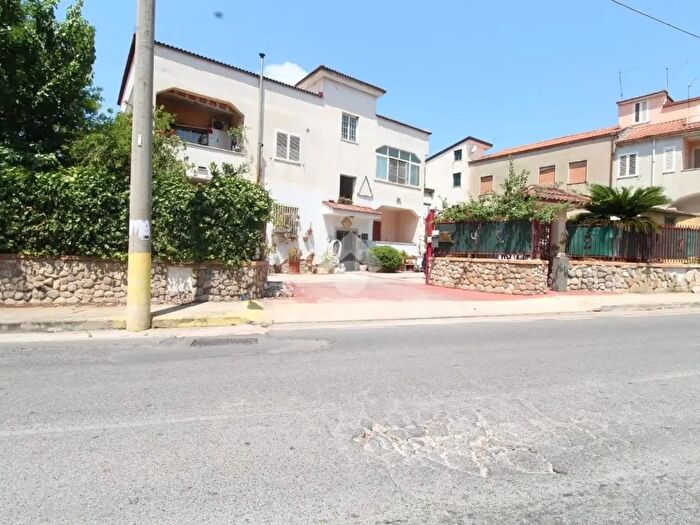 Appartamento trilocale in vendita in Via San Leucio, Caserta