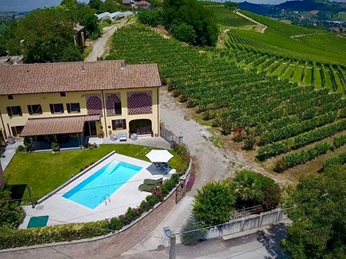 Casa con 10 locali in vendita in Regione San Rocco, Agliano Terme