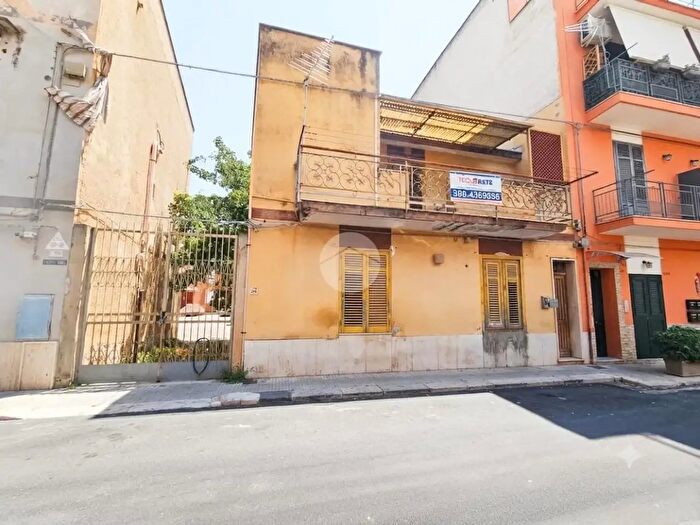 Appartamento trilocale in vendita in Via Belmonte Chiavelli, Palermo