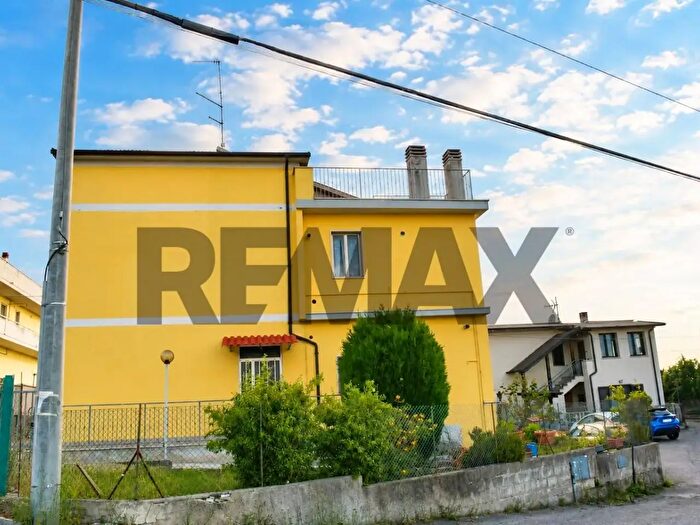 Casa con 8 locali in vendita in Contrada Fonte d'Olmo, Montesilvano
