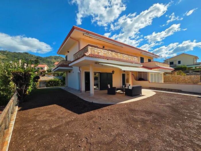 Casa quadrilocale in vendita in Contrada Piano delle Donne, Belvedere Marittimo