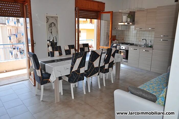 Appartamento con 5 locali in vendita in Scalea