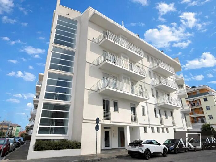 Appartamento trilocale in vendita in Via Monte Nero, Novara