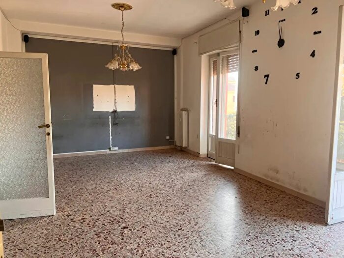 Appartamento quadrilocale in vendita in Zona Stazione Via Curio Dentato, Terni