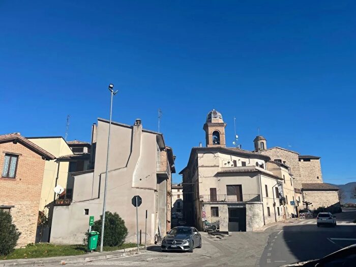 Appartamento con 11 locali in vendita in Perugia Cannara, Cannara