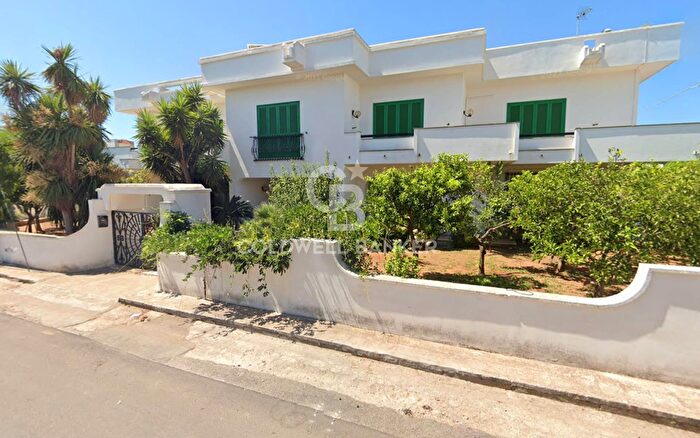 Casa con 13 locali in vendita in Viale Virgilio, Taviano