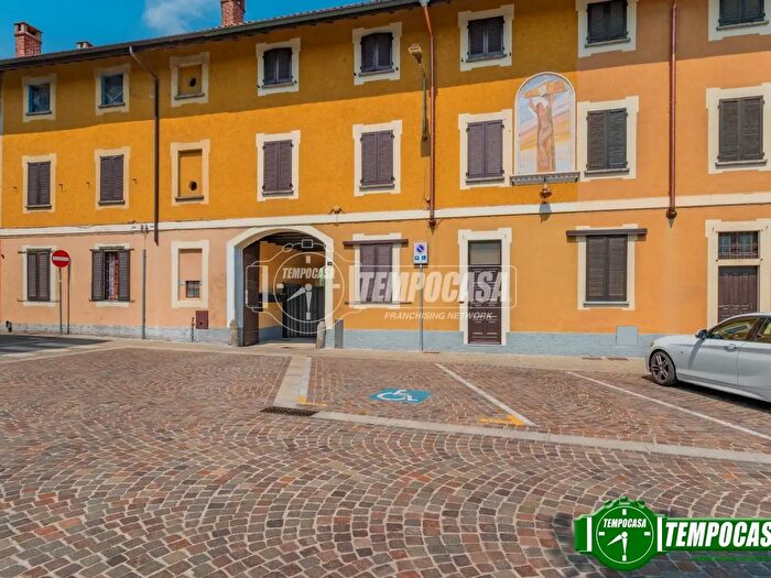 Casa trilocale in vendita in Piazza Crocifisso, Inveruno